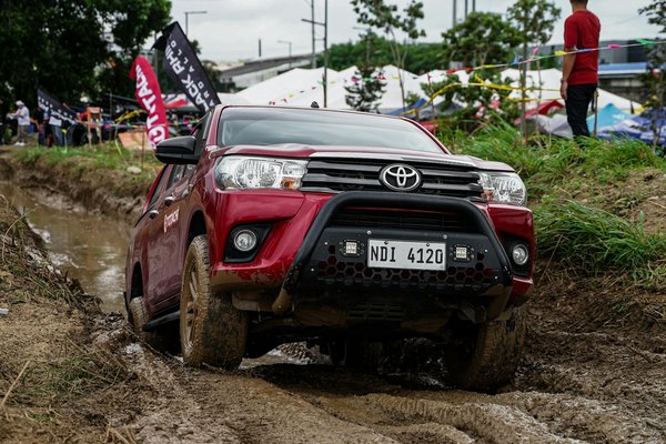 Quels sont les avantages d'un filtre à air en mousse pour une moto tout-terrain ?