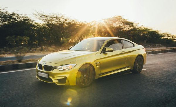 Comment choisir le meilleur type de frein pour un véhicule de sport afin d'optimiser la sécurité?